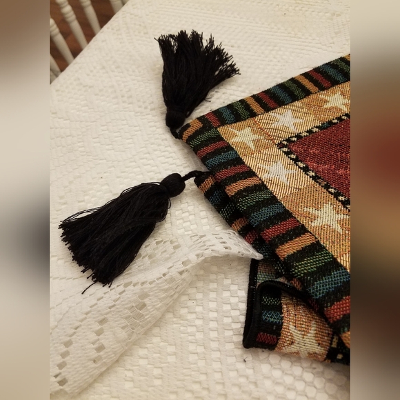 Warren Kimble Tapestry Chickens  Table  Runner with Tassels Country Farmhouse - Picture 6 of 8